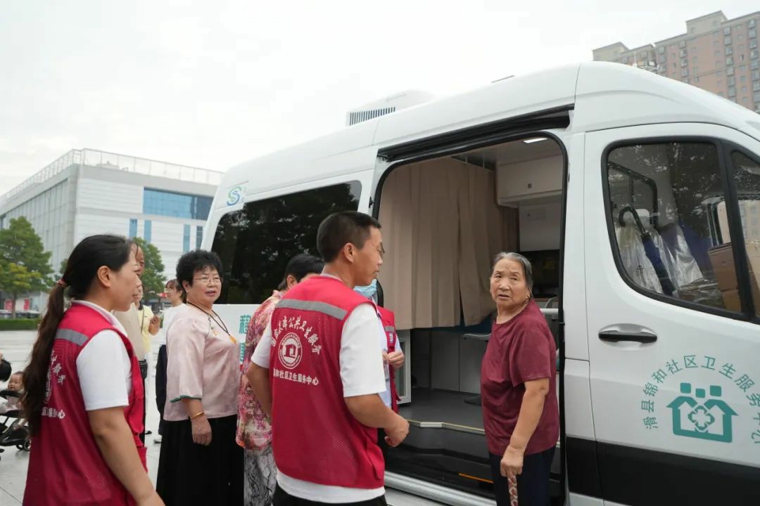 流动医疗暖民心·签约服务进万家! 赢多多民生体检巡诊车助力滑县医共体建设