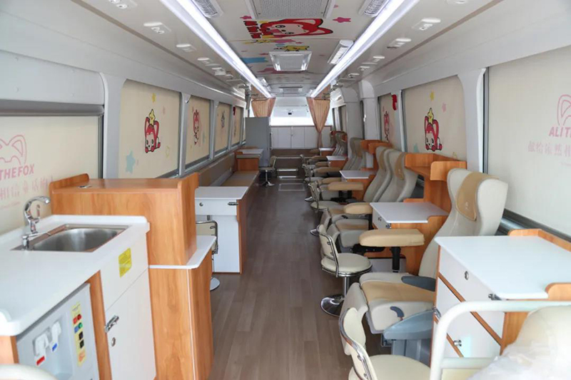 阿狸主题采血车，献给依然相信童话的人