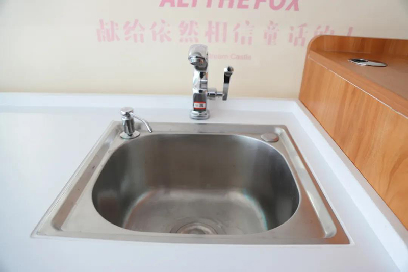 阿狸主题采血车，献给依然相信童话的人