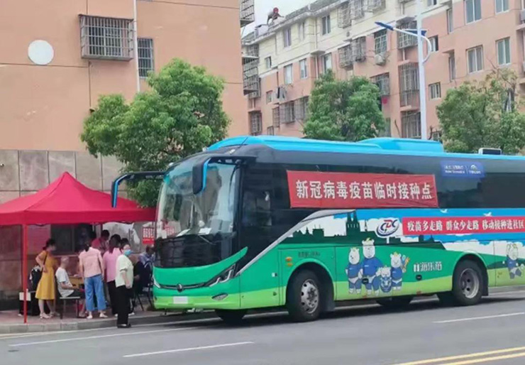 送苗上门！赢多多移动疫苗接种车开进社区