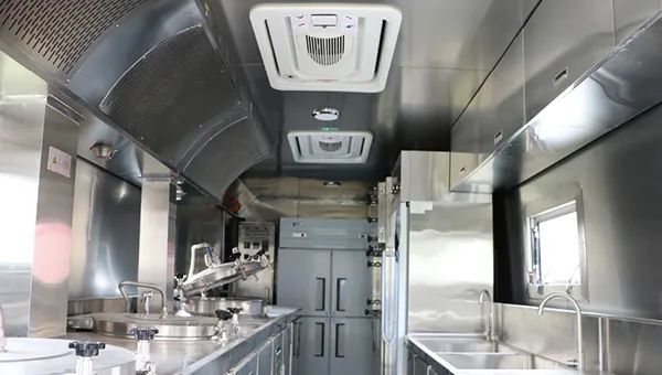 涨见识！你见过如此强大的特种车辆后援团吗？