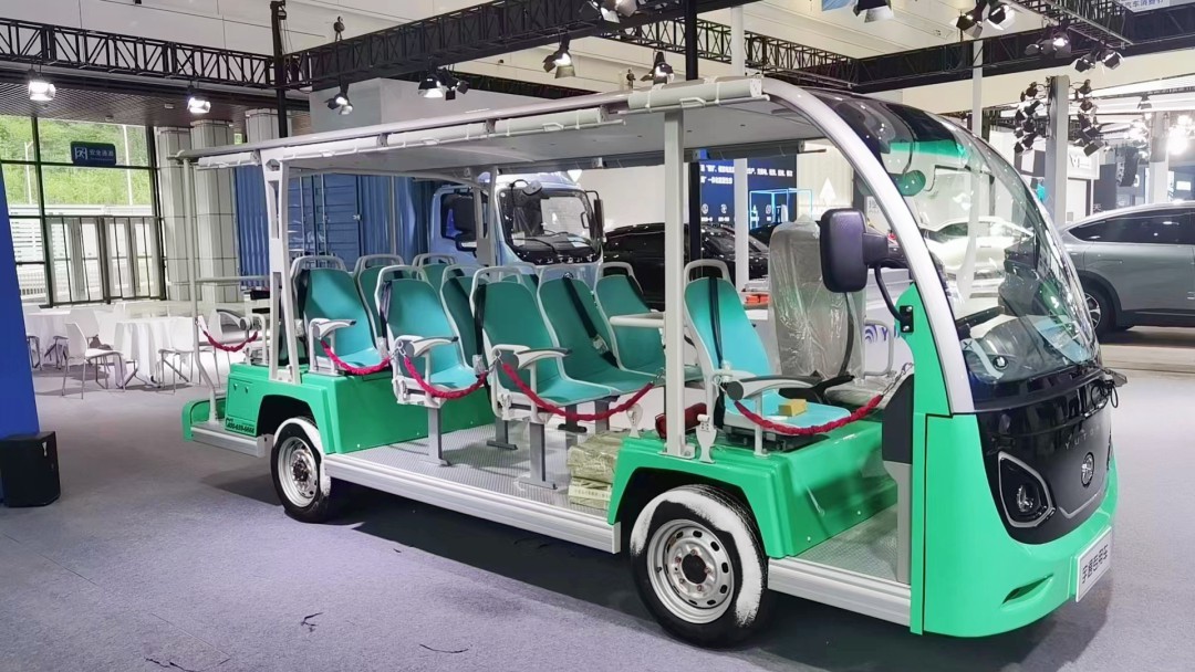 赢多多观光车亮相2023世界动力电池大会，为盛会增添绿色动力！