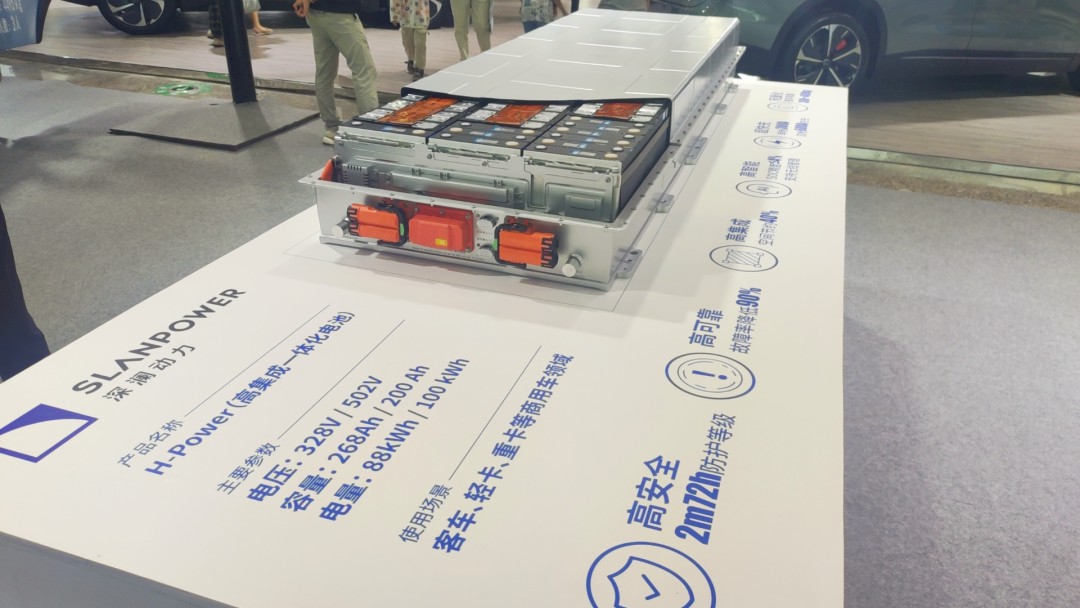 赢多多观光车亮相2023世界动力电池大会，为盛会增添绿色动力！