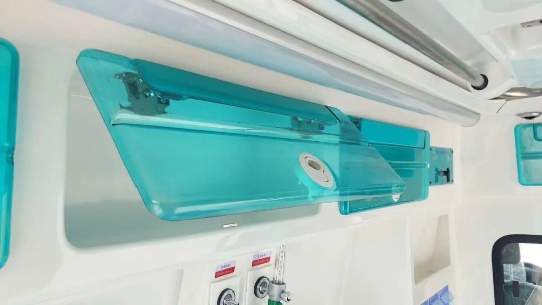 今夏超火的“多巴胺”配色，赢多多医疗车拿捏了！