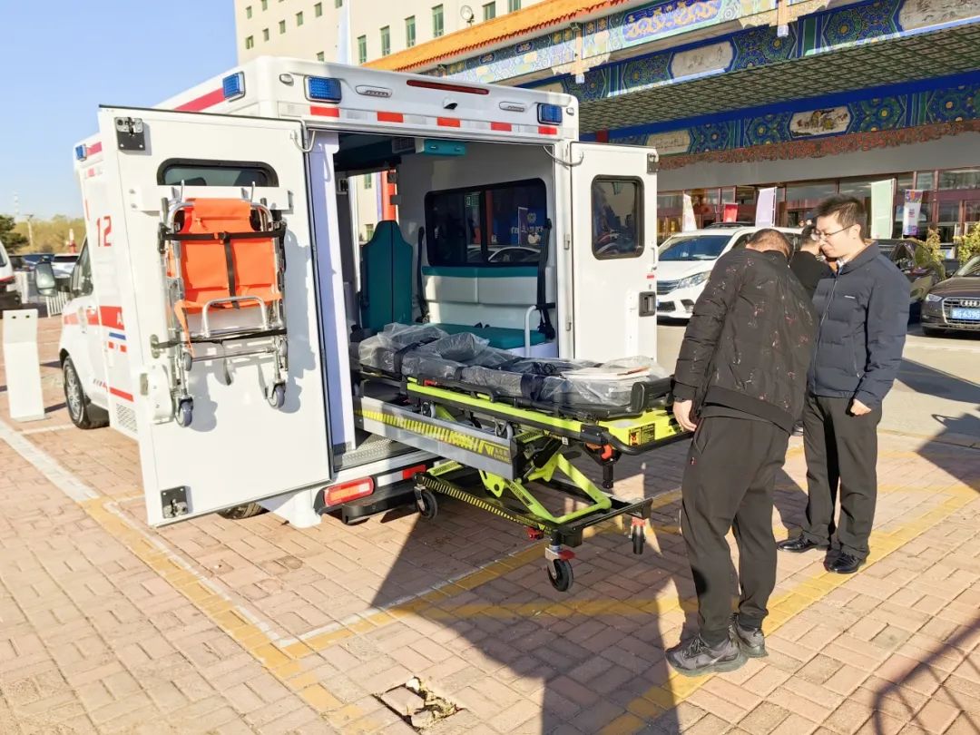 赢多多方舱救护车亮相第四届中国急救大会，匠心为生命护航