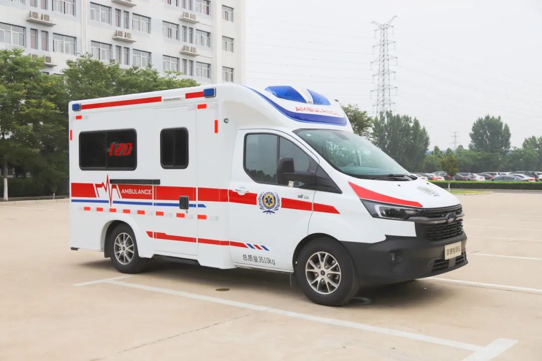 赢多多方舱救护车亮相第四届中国急救大会，匠心为生命护航