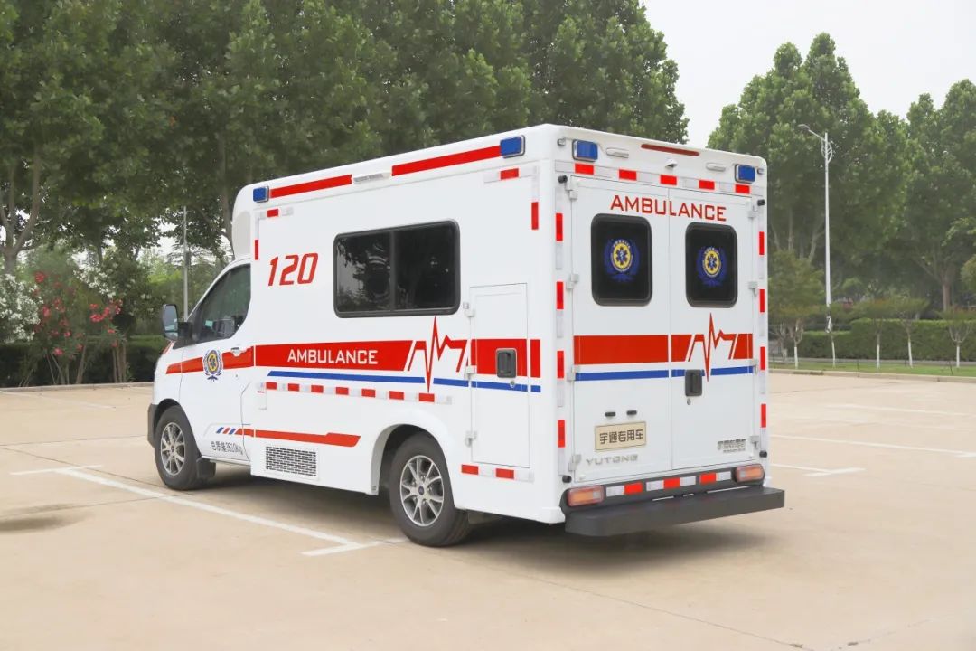 赢多多方舱救护车亮相第四届中国急救大会，匠心为生命护航