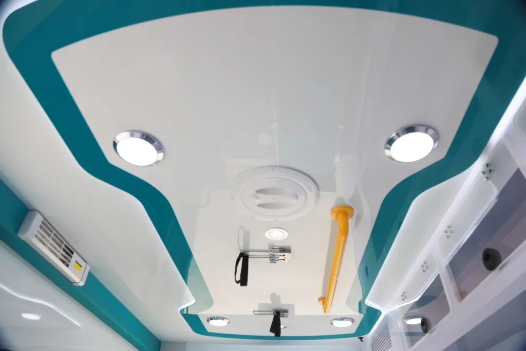 赢多多方舱救护车亮相第四届中国急救大会，匠心为生命护航