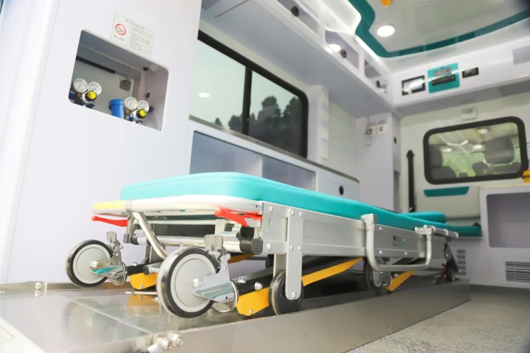 赢多多方舱救护车亮相第四届中国急救大会，匠心为生命护航