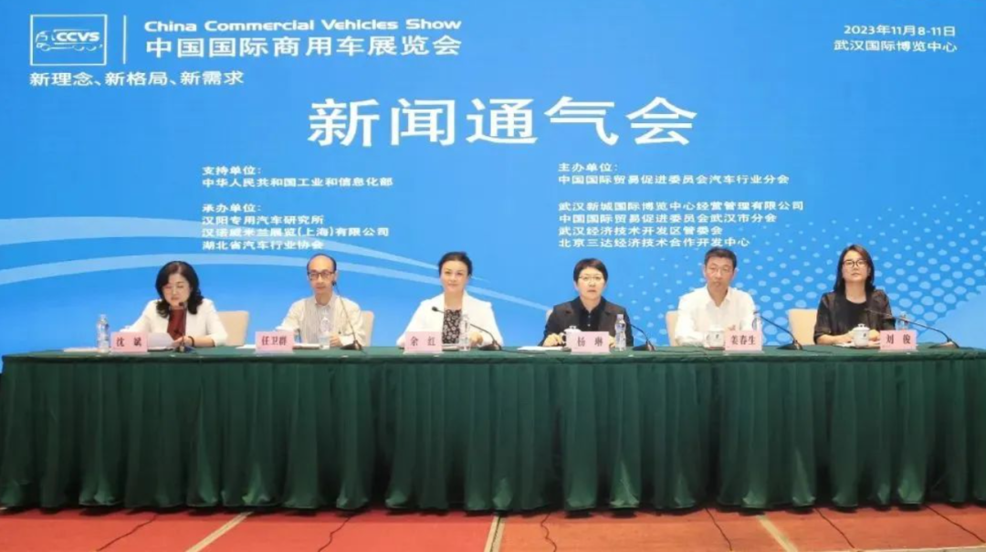 赢多多聚星救护车重磅亮相中国国际商用车展！