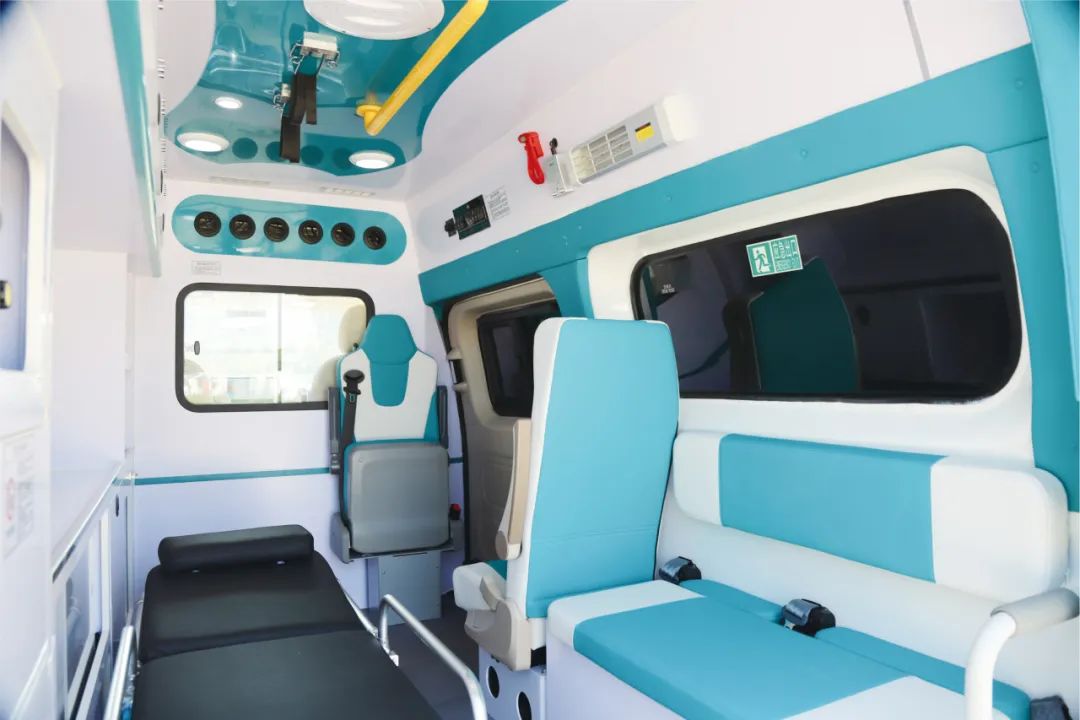 赢多多聚星救护车重磅亮相中国国际商用车展！