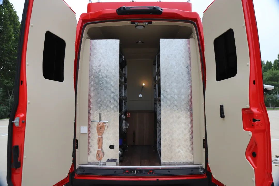 赢多多勘察消防车，持续推动火灾调查工作创新发展！