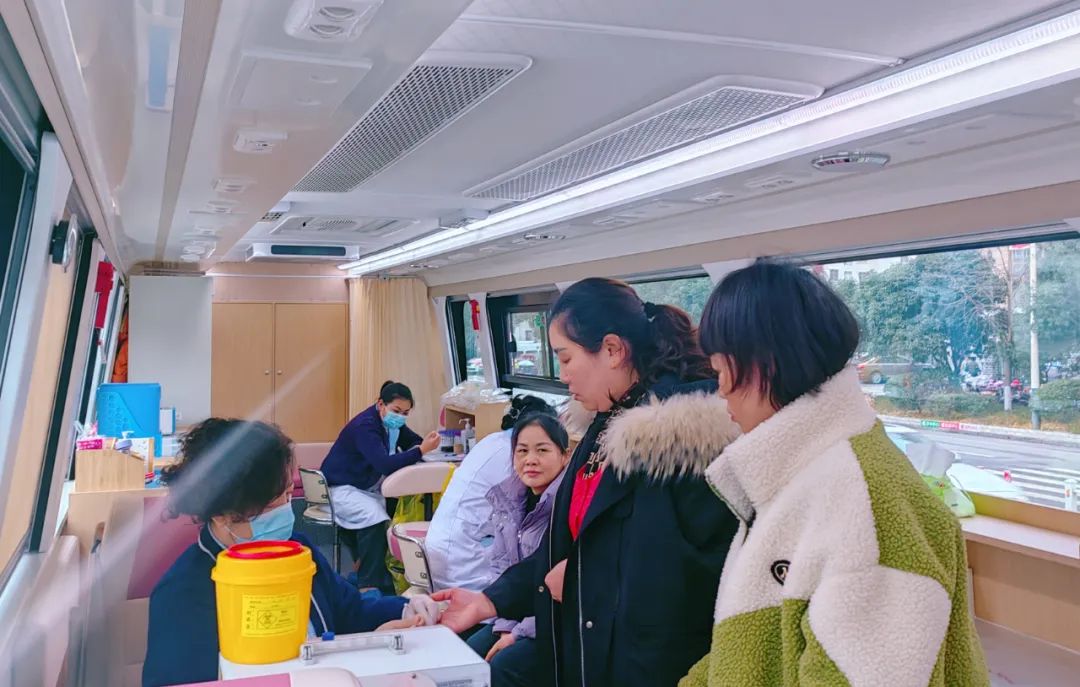 正式投入使用！赢多多12米纯电献血车为铜仁市献血事业护航