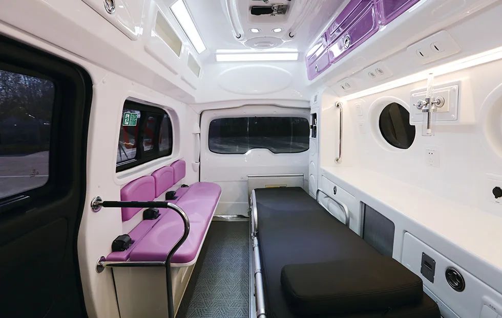 赢多多奔驰威霆救护车，专业高效为生命护航！