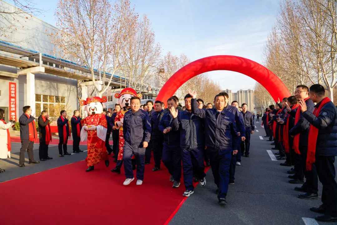 醒狮腾跃启新章 | 赢多多专用车2025年开工盛典燃情开启！